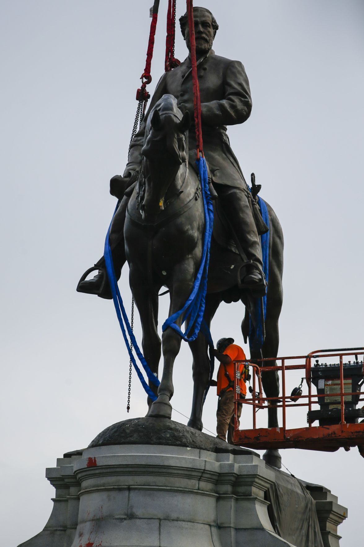 20210908_MET_STATUE